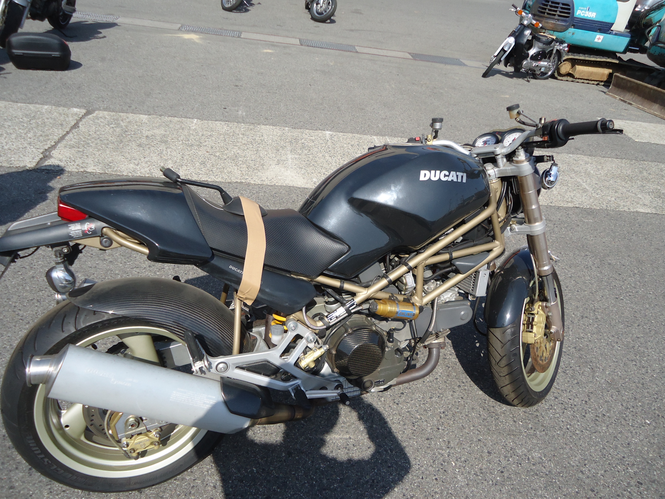 Ducati monster 900