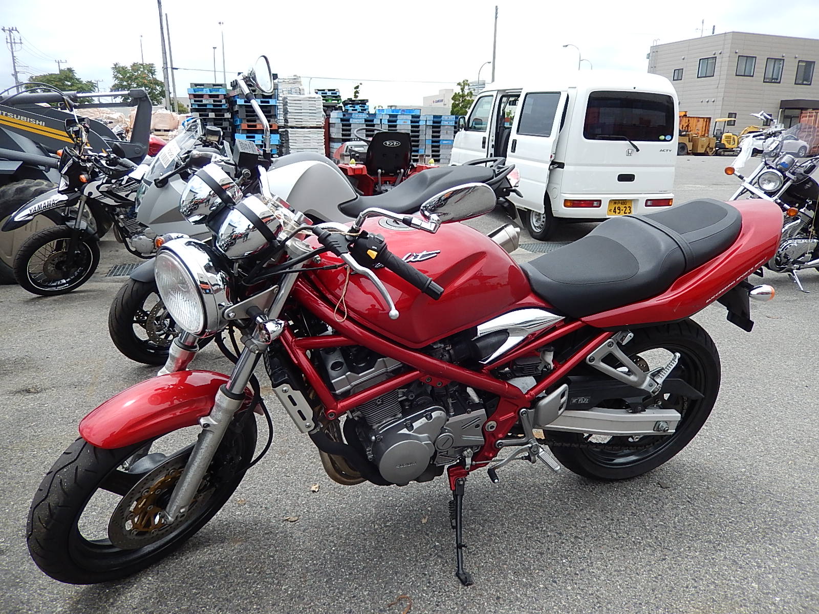 Купить бандит 250. Suzuki Bandit 250 2. Сузуки бандит 250. Мотоцикл Suzuki Bandit 250. Suzuki Bandit 250 красный.